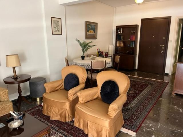 Spacious And Sunny Appartment In Cholargos Aten Exteriör bild