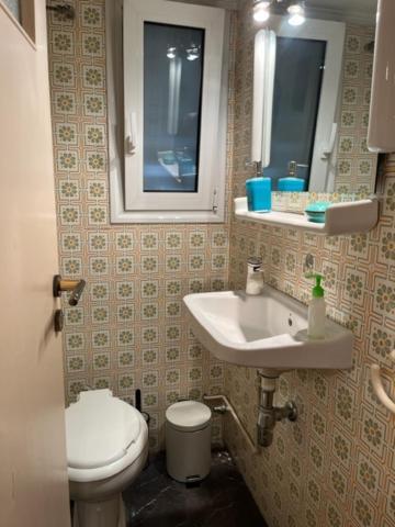 Spacious And Sunny Appartment In Cholargos Aten Exteriör bild
